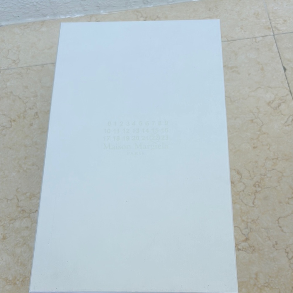 Elegant White Shoe Box